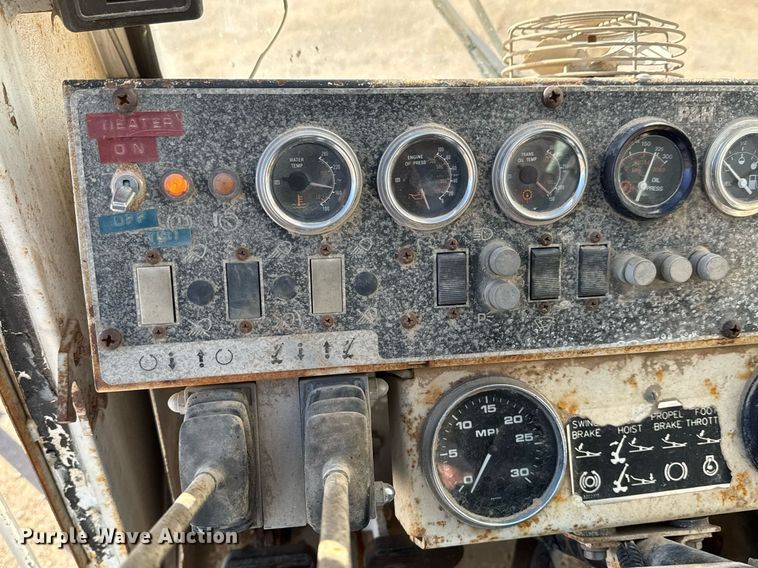 image for item LH9348 1989 P&H Century 122 crane