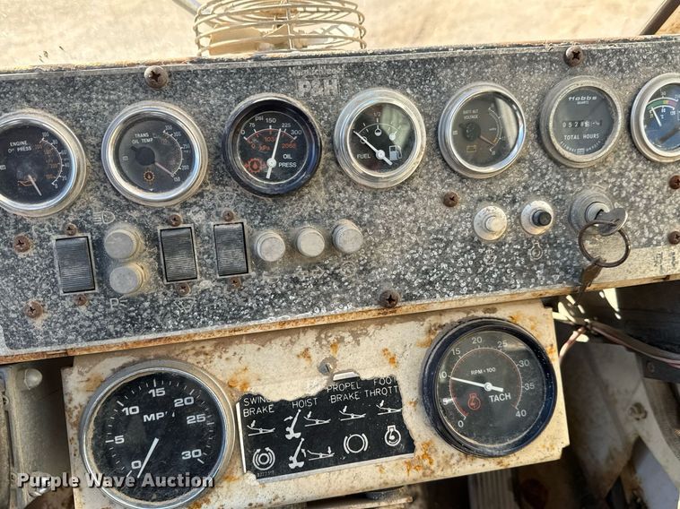 image for item LH9348 1989 P&H Century 122 crane