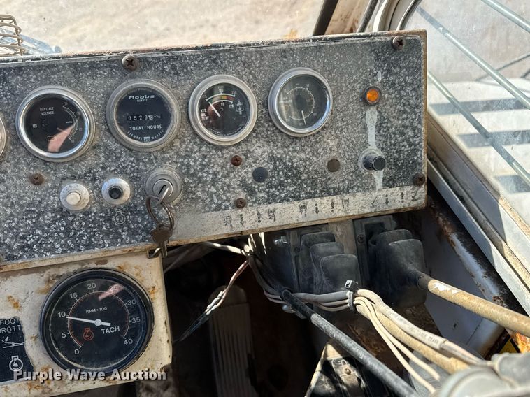 image for item LH9348 1989 P&H Century 122 crane