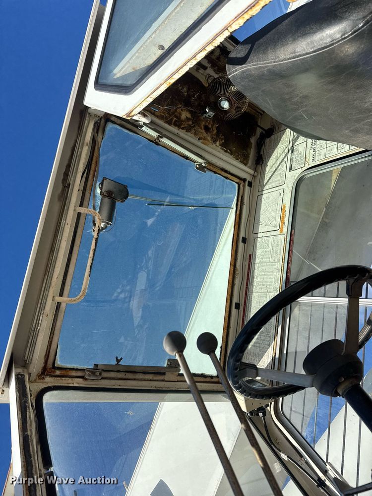 image for item LH9348 1989 P&H Century 122 crane