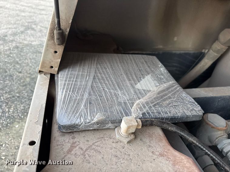 image for item LH9351 1999 CompAir LeRoi Q185DJ-E air compressor