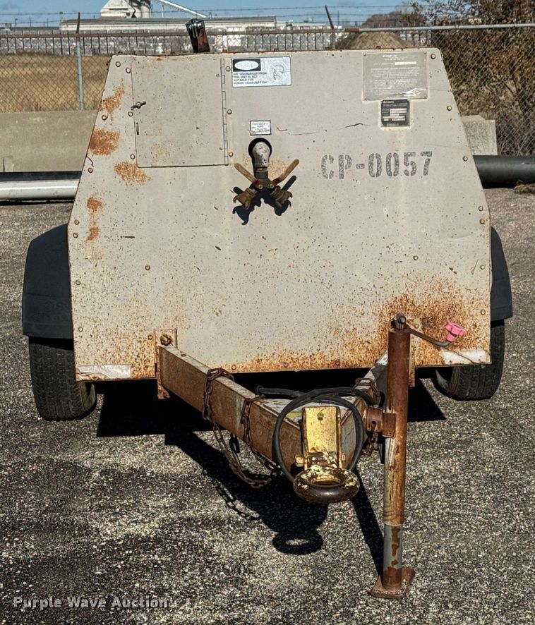 image for item LH9352 1999 CompAir LeRoi Q185DJ-E air compressor