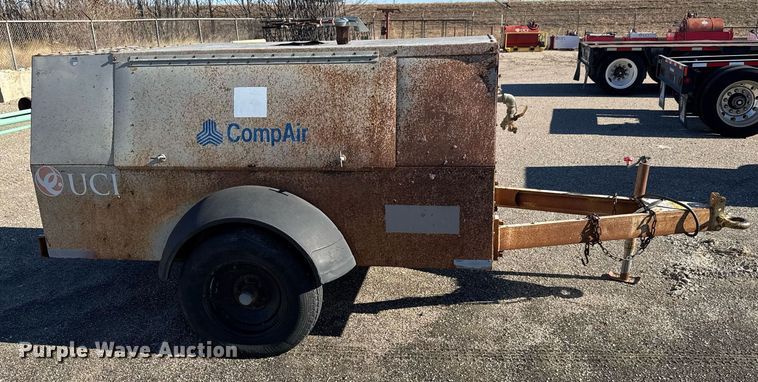 image for item LH9352 1999 CompAir LeRoi Q185DJ-E air compressor