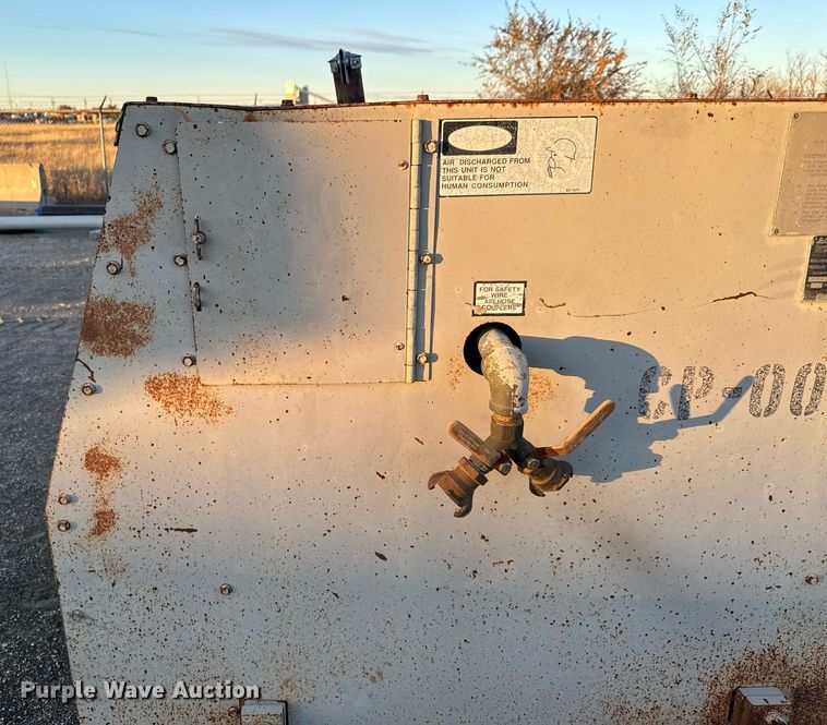 image for item LH9352 1999 CompAir LeRoi Q185DJ-E air compressor