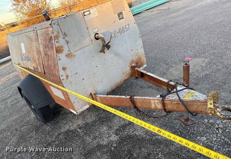 image for item LH9352 1999 CompAir LeRoi Q185DJ-E air compressor