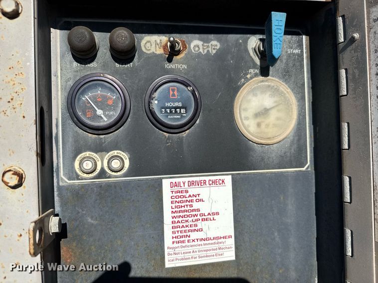 image for item LH9352 1999 CompAir LeRoi Q185DJ-E air compressor