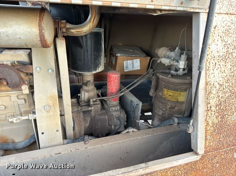 image for item LH9352 1999 CompAir LeRoi Q185DJ-E air compressor