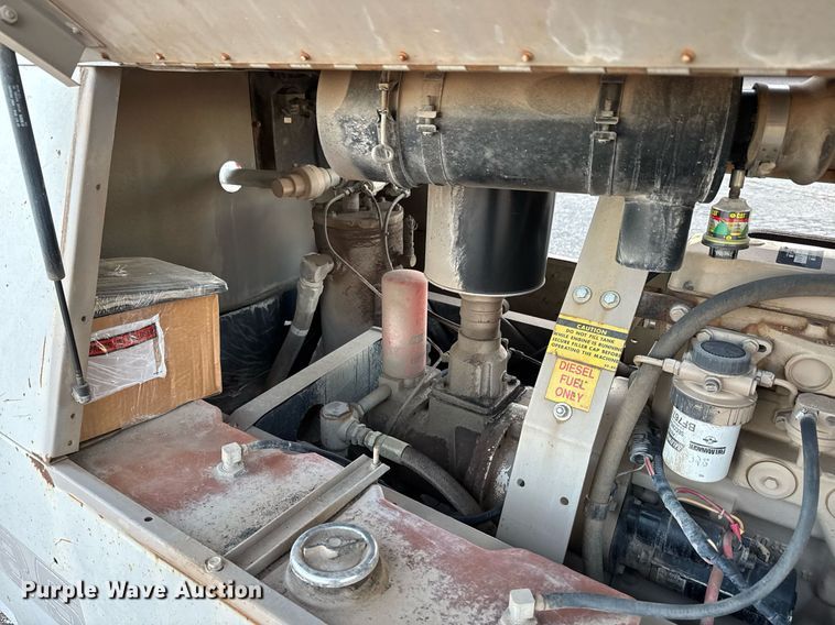 image for item LH9352 1999 CompAir LeRoi Q185DJ-E air compressor