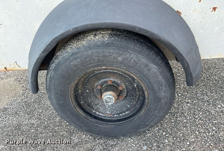 image for item LH9352 1999 CompAir LeRoi Q185DJ-E air compressor