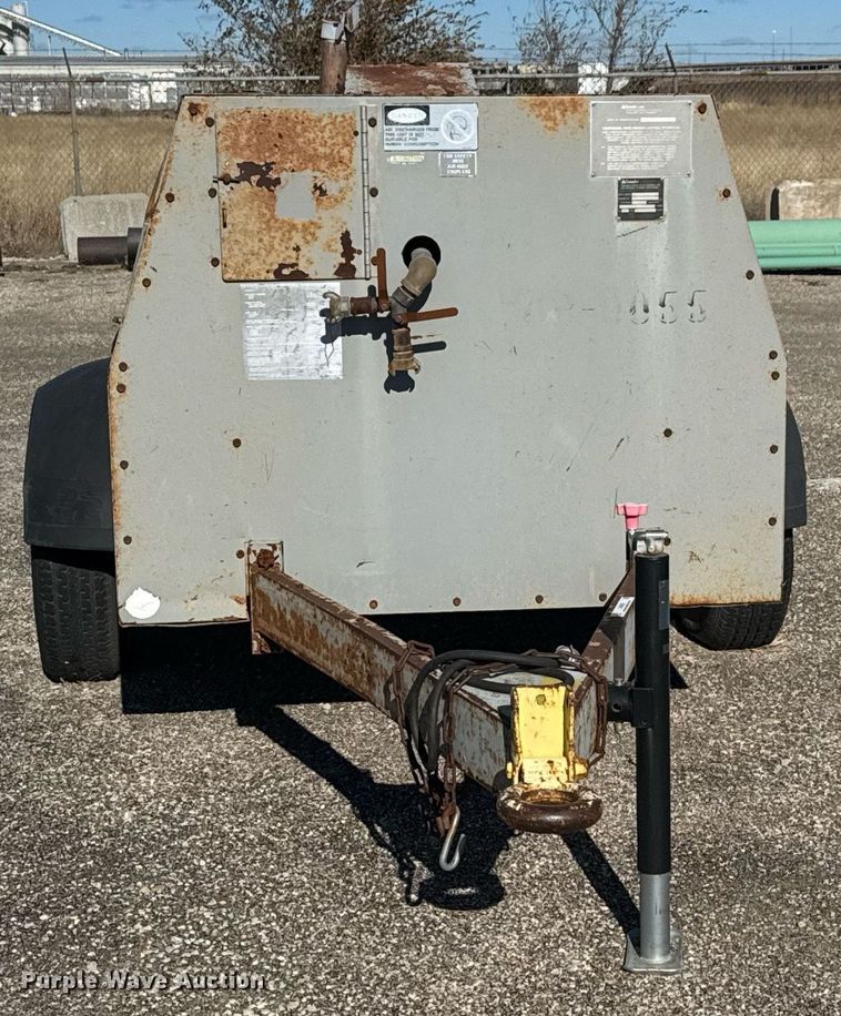 image for item LH9353 1999 CompAir LeRoi Q185DJ-E air compressor