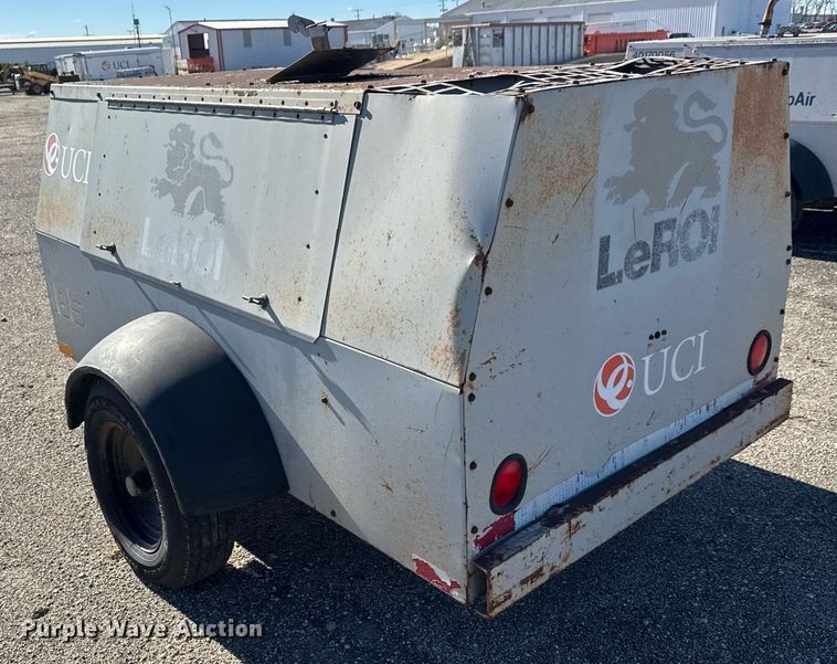 image for item LH9353 1999 CompAir LeRoi Q185DJ-E air compressor