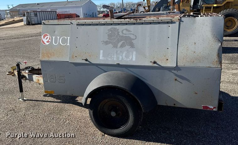 image for item LH9353 1999 CompAir LeRoi Q185DJ-E air compressor