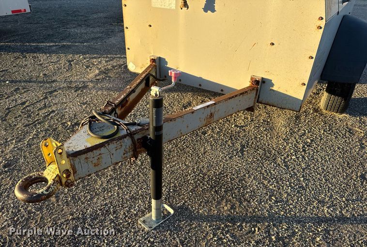 image for item LH9353 1999 CompAir LeRoi Q185DJ-E air compressor