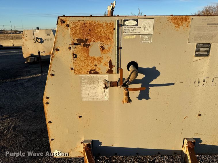 image for item LH9353 1999 CompAir LeRoi Q185DJ-E air compressor