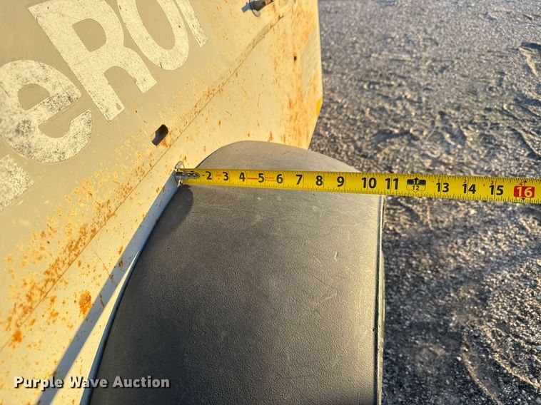 image for item LH9353 1999 CompAir LeRoi Q185DJ-E air compressor