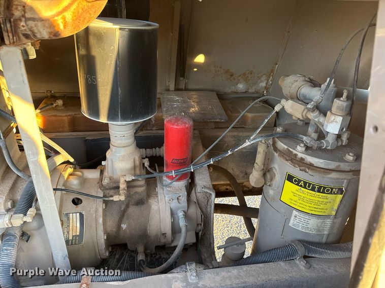 image for item LH9353 1999 CompAir LeRoi Q185DJ-E air compressor