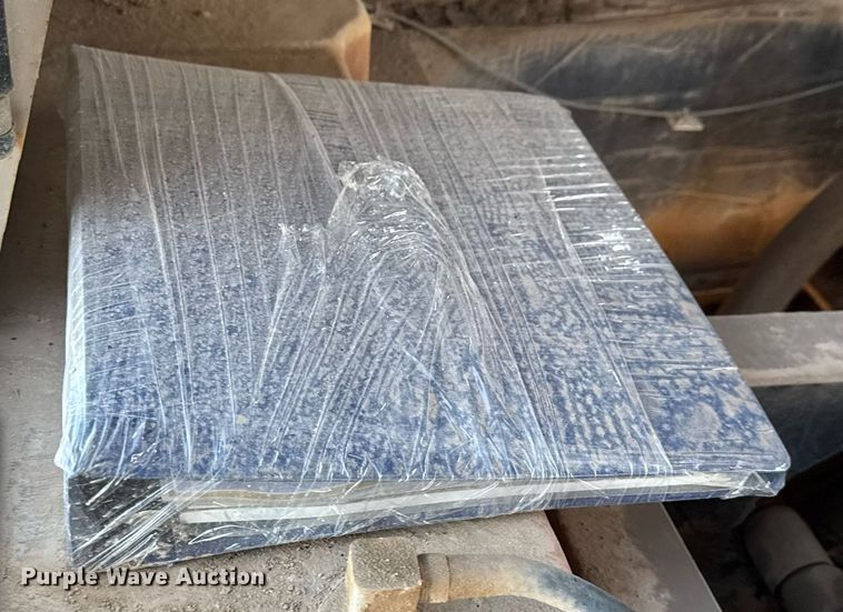 image for item LH9353 1999 CompAir LeRoi Q185DJ-E air compressor