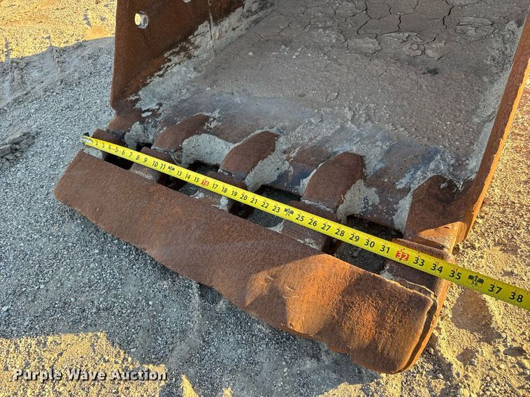 image for item LH9358 CP excavator bucket