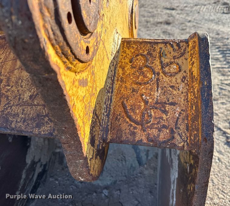 image for item LH9358 CP excavator bucket