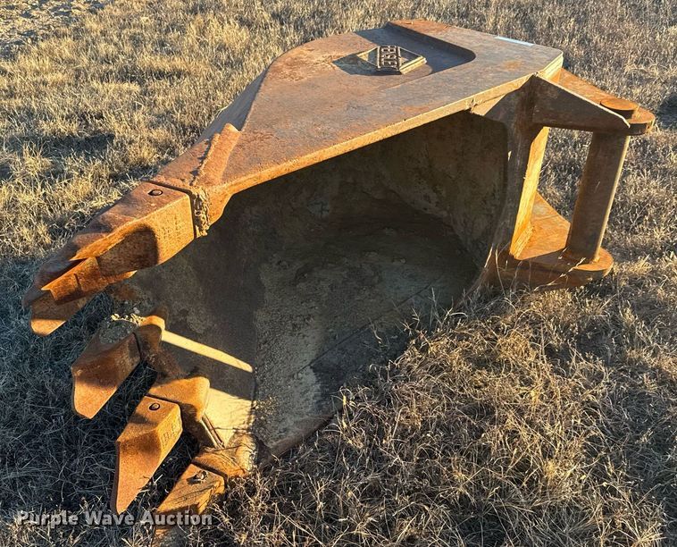 image for item LH9362 Hensley excavator bucket