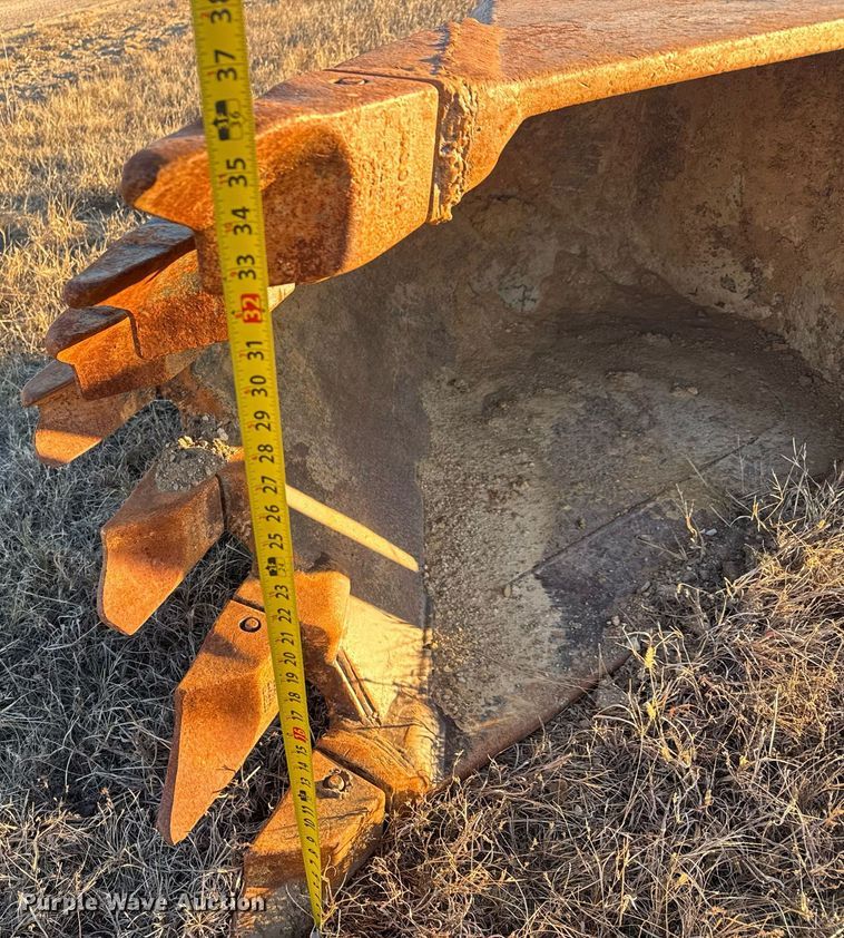 image for item LH9362 Hensley excavator bucket