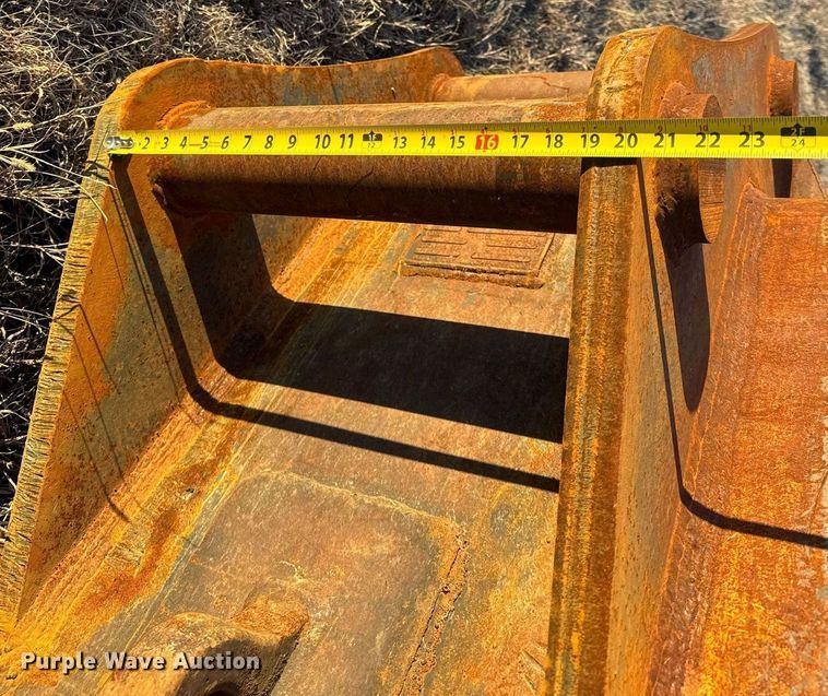 image for item LH9362 Hensley excavator bucket