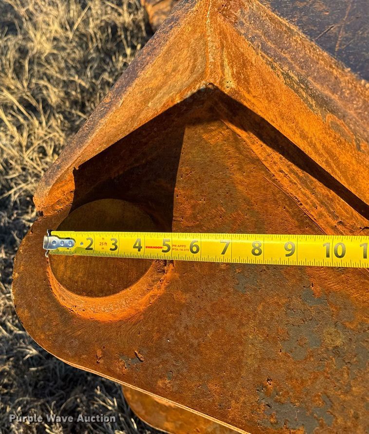 image for item LH9362 Hensley excavator bucket