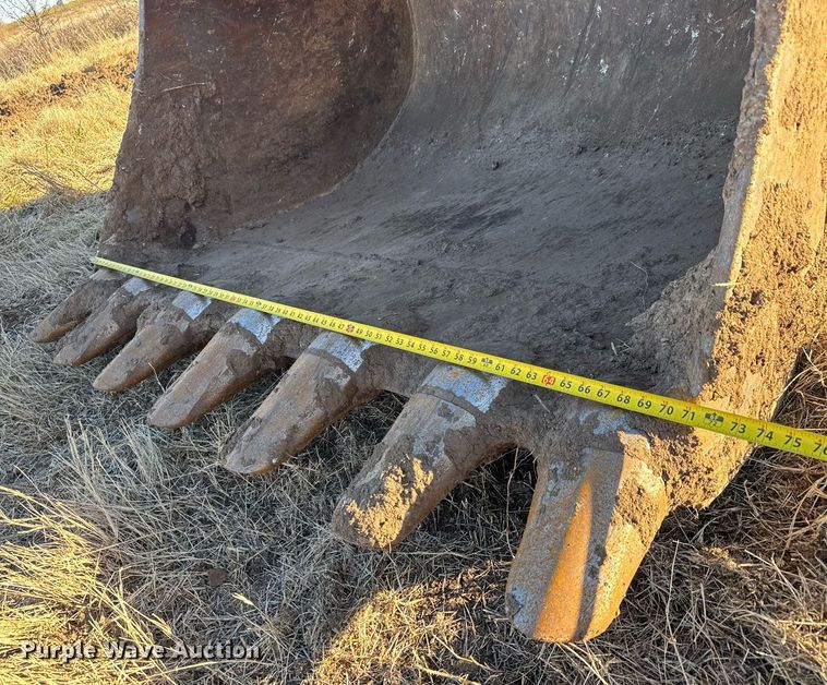 image for item LH9370 TAG excavator bucket