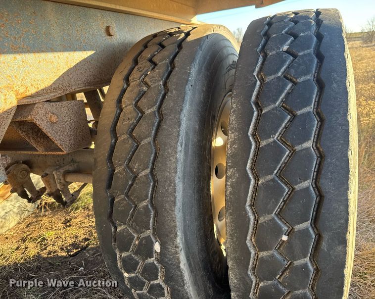 image for item LH9371 1995 Cornhusker end dump pup trailer