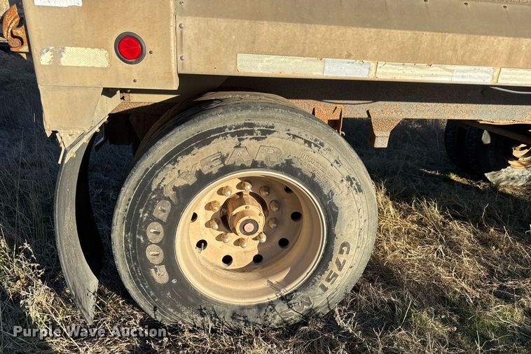 image for item LH9371 1995 Cornhusker end dump pup trailer