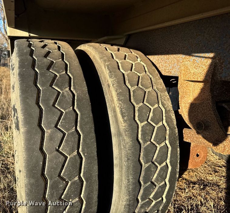 image for item LH9371 1995 Cornhusker end dump pup trailer