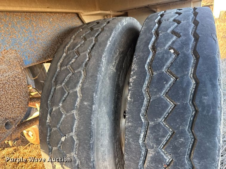 image for item LH9371 1995 Cornhusker end dump pup trailer