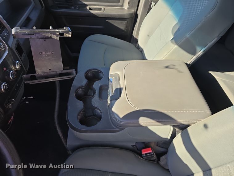 image for item LW9991 2013 Dodge Ram 1500 Quad Cab pickup truck