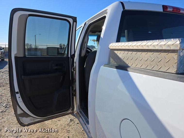 image for item LW9991 2013 Dodge Ram 1500 Quad Cab pickup truck