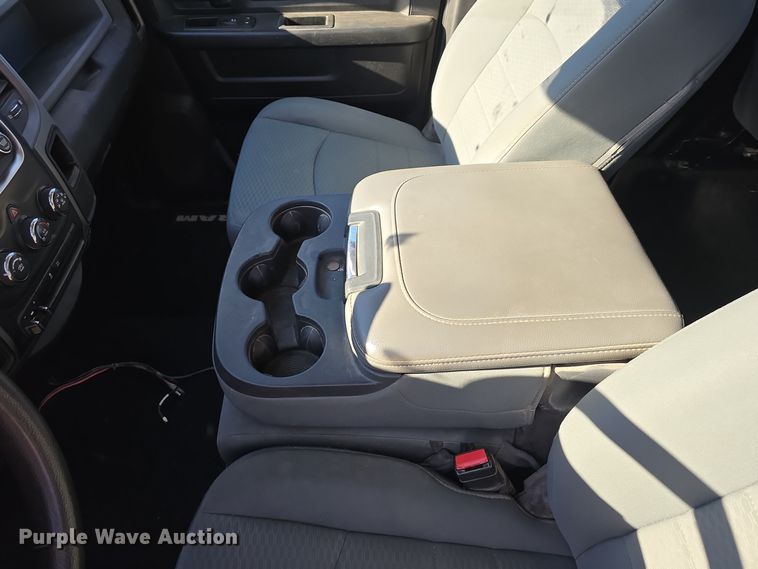 image for item LW9992 2013 Dodge Ram 1500 Quad Cab pickup truck