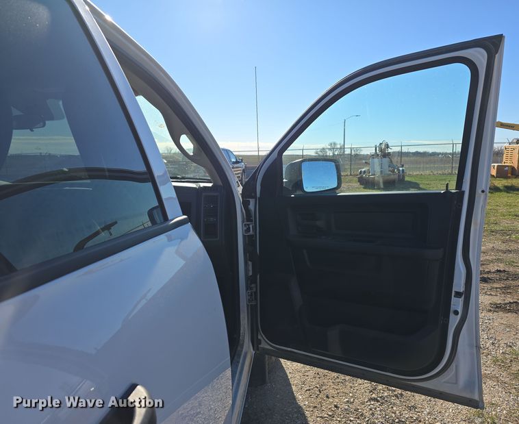 image for item LW9992 2013 Dodge Ram 1500 Quad Cab pickup truck