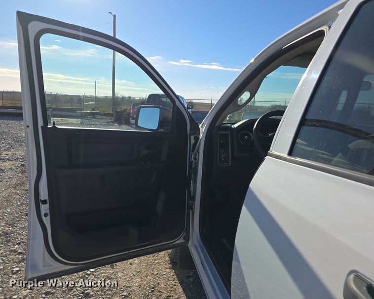 image for item LW9996 2014 Dodge Ram 1500 Quad Cab pickup truck