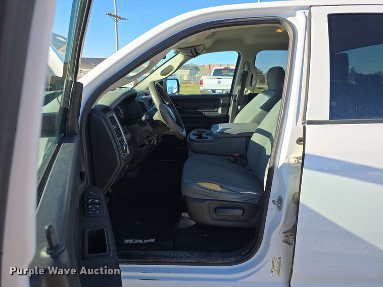 image for item LW9996 2014 Dodge Ram 1500 Quad Cab pickup truck