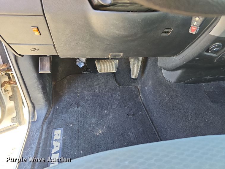 image for item LW9996 2014 Dodge Ram 1500 Quad Cab pickup truck