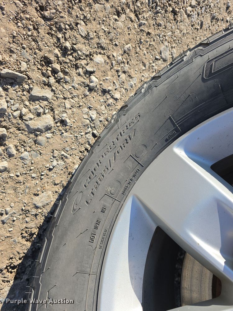 image for item LW9996 2014 Dodge Ram 1500 Quad Cab pickup truck