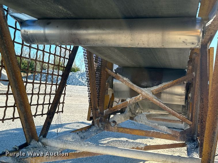 image for item MT9036 Peerless stacking conveyor