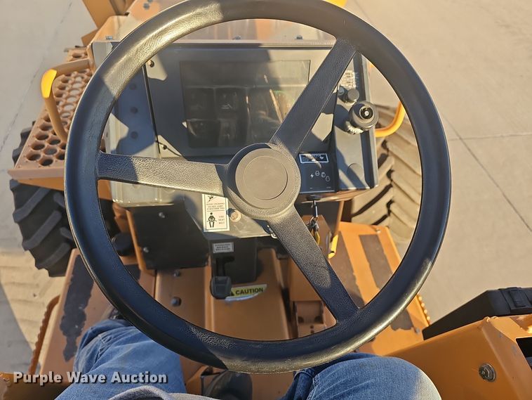 image for item NI9314 2004 Case 560 trencher