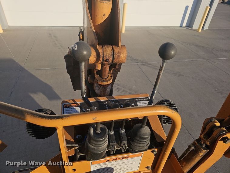 image for item NI9314 2004 Case 560 trencher