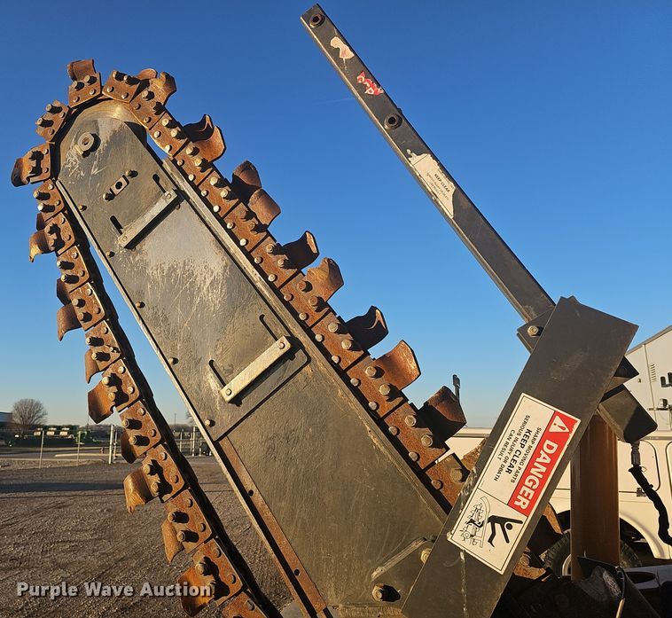 image for item NI9314 2004 Case 560 trencher