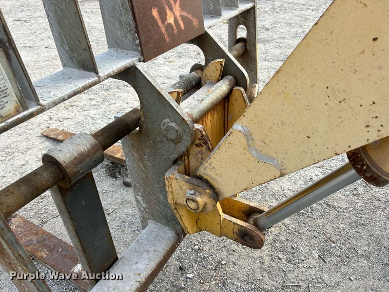 image for item NJ9579 1996 Gehl 553 telehandler