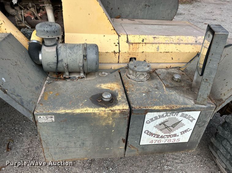 image for item NJ9579 1996 Gehl 553 telehandler