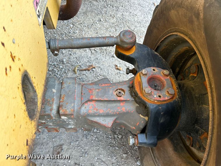 image for item NJ9579 1996 Gehl 553 telehandler