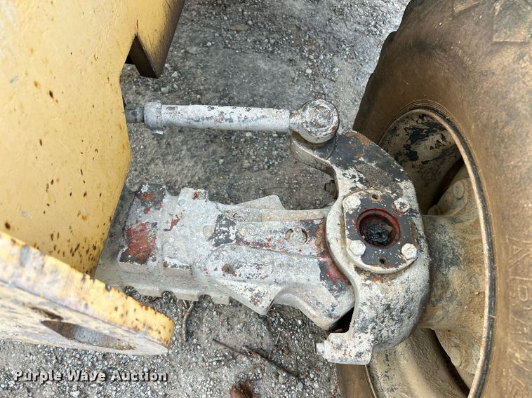 image for item NJ9579 1996 Gehl 553 telehandler