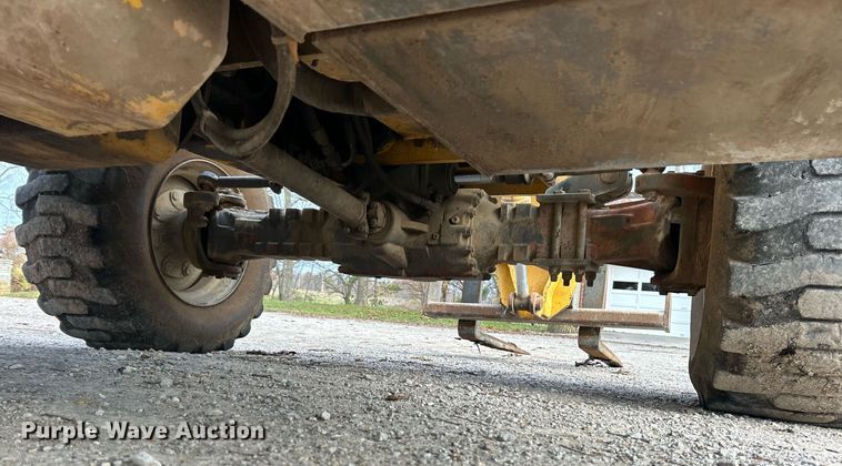 image for item NJ9579 1996 Gehl 553 telehandler