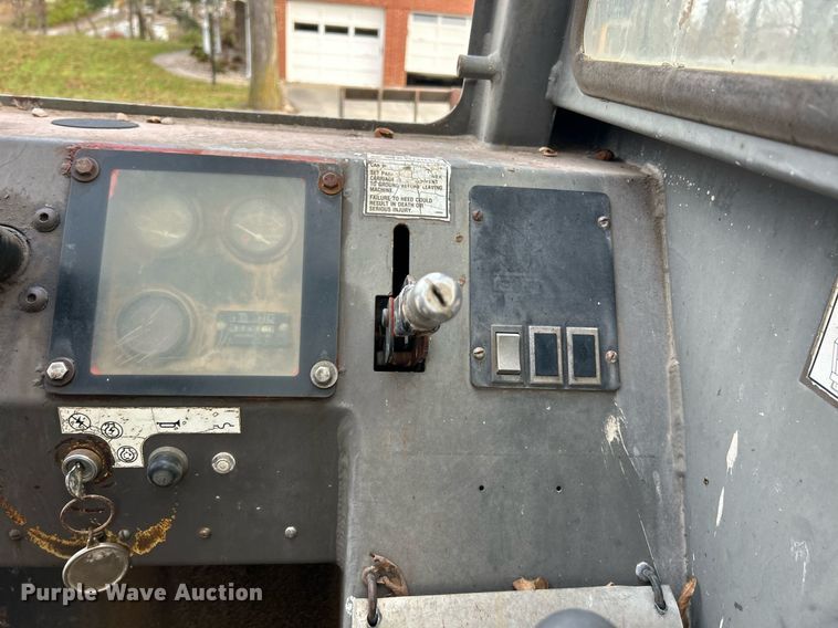 image for item NJ9579 1996 Gehl 553 telehandler